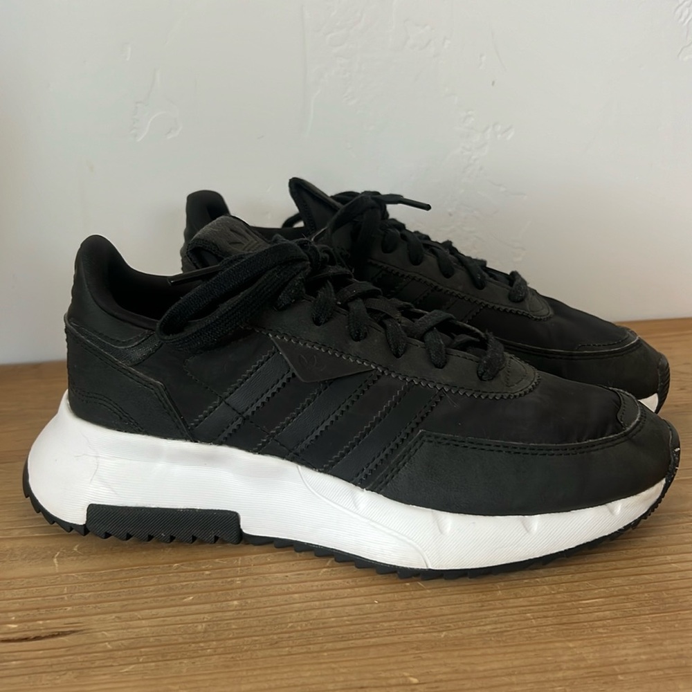 Women’s Adidas Retropy